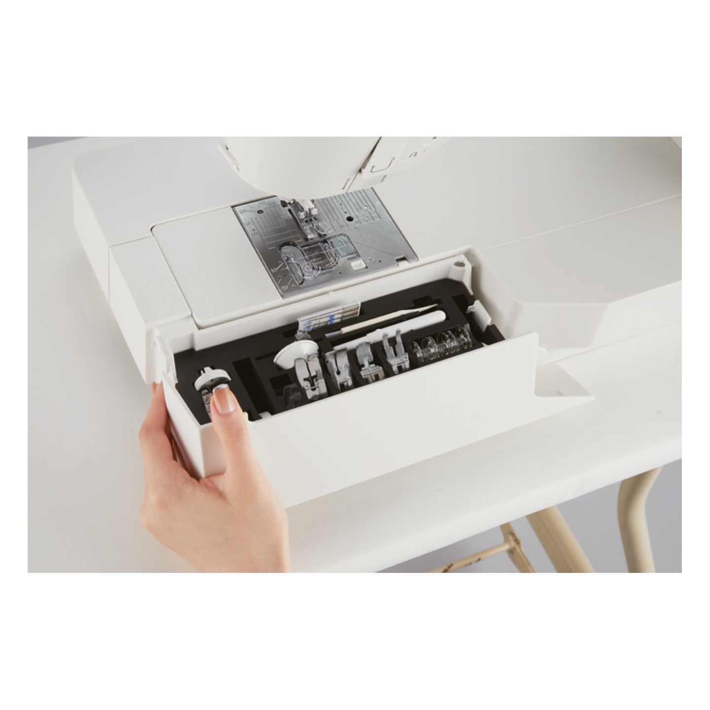 Machine à coudre Juki HZL UX 8