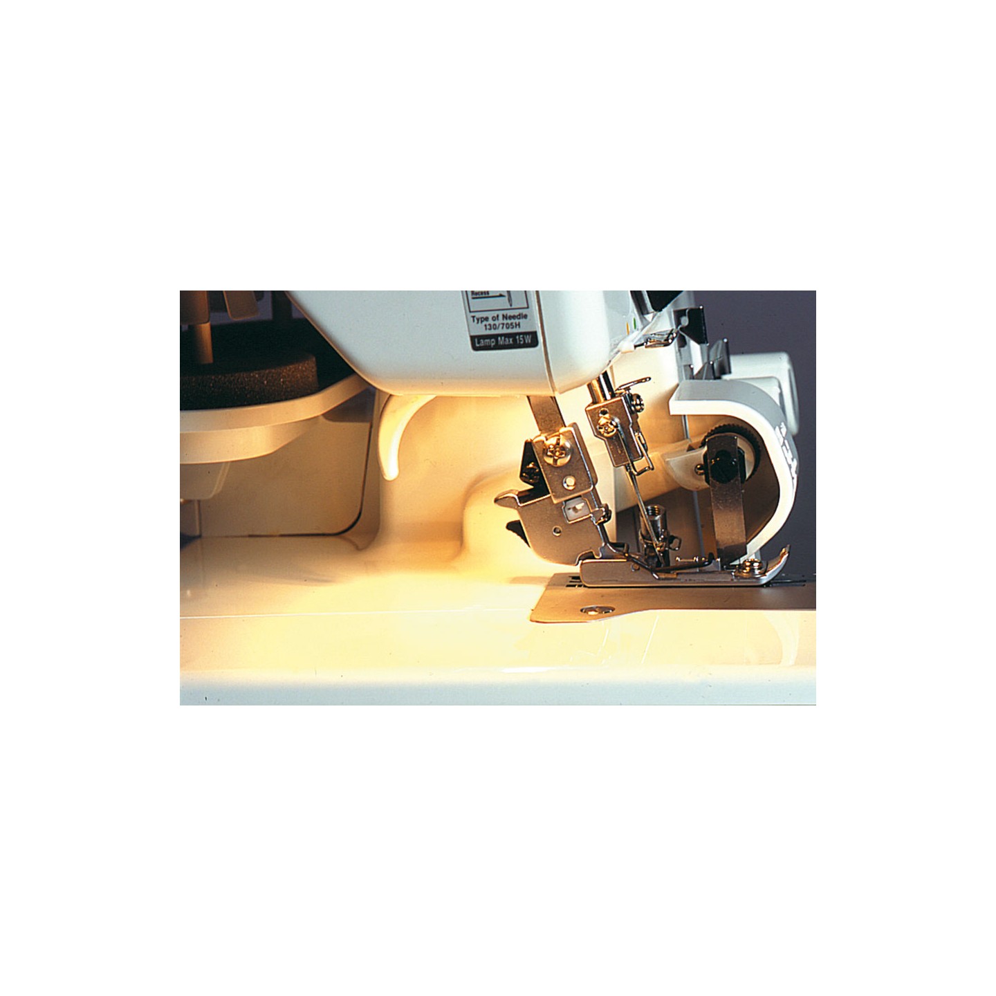 Surjeteuse Juki MO 654 DEN